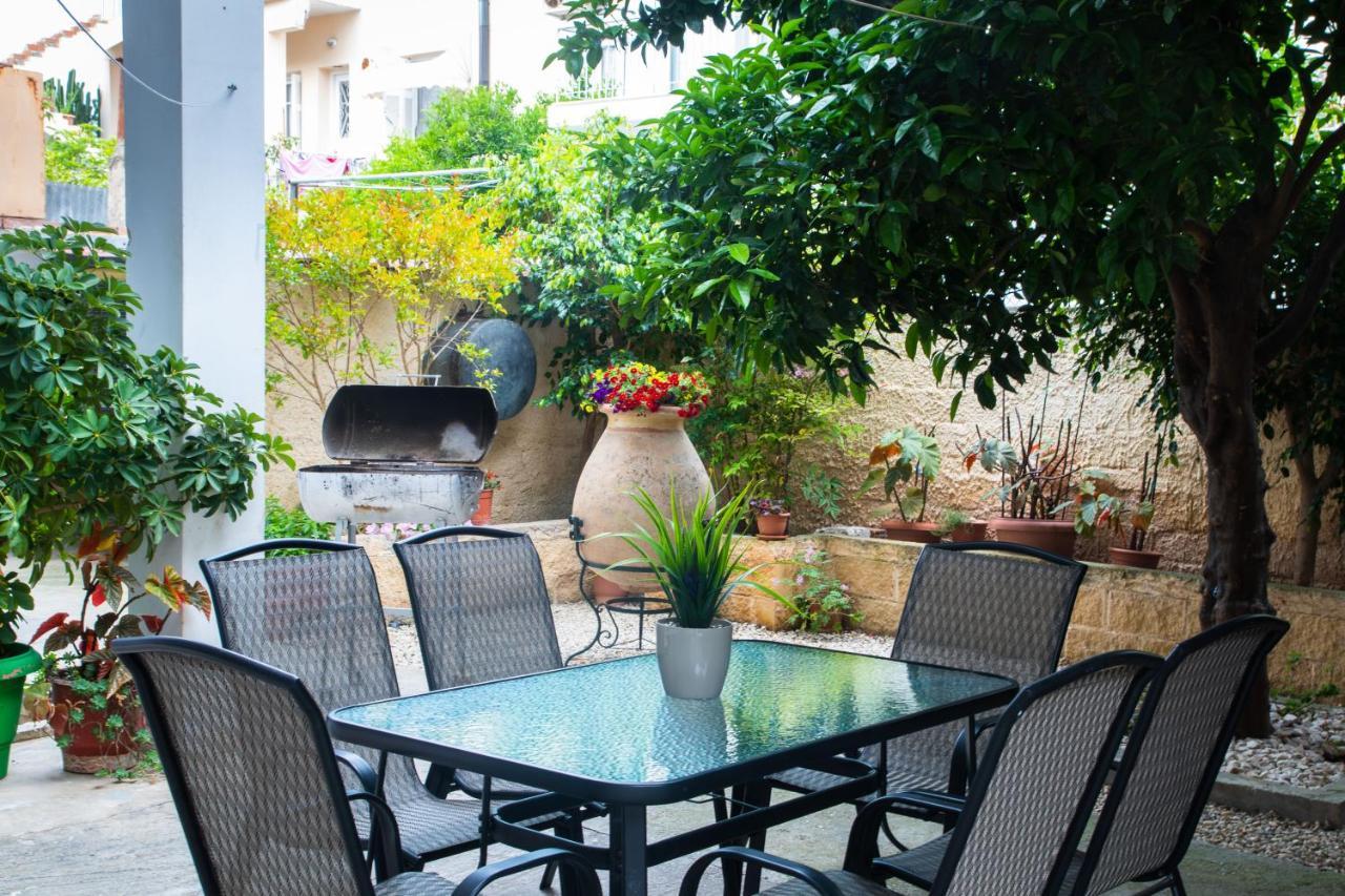 "Tsiftsis" City Apartments Kiáton エクステリア 写真
