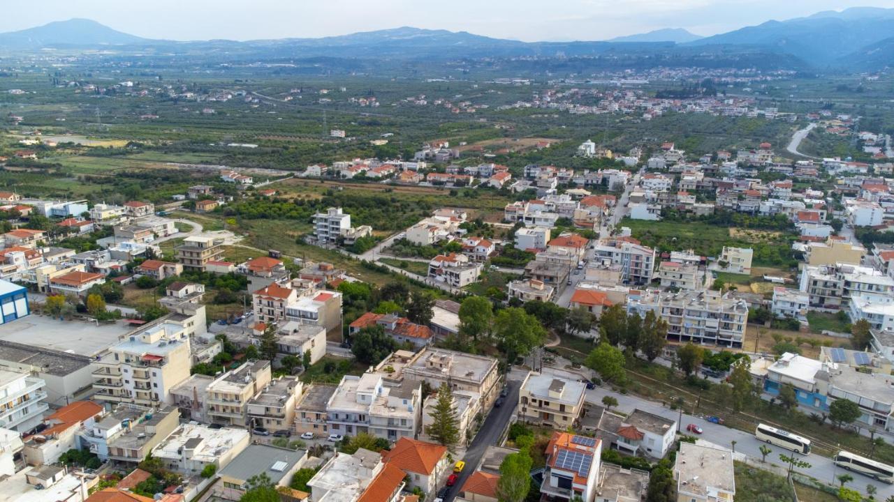 "Tsiftsis" City Apartments Kiáton エクステリア 写真
