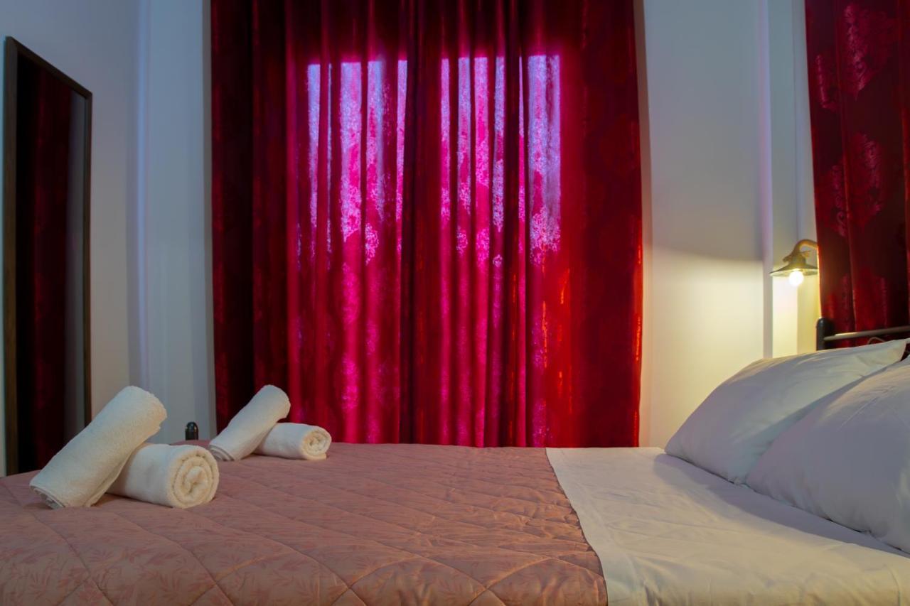 "Tsiftsis" City Apartments Kiáton エクステリア 写真